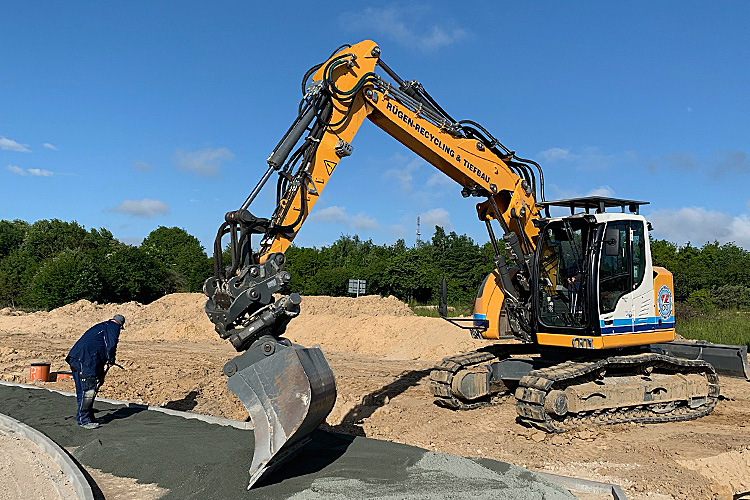 Straßen- und Wegebau durch die Rügen-Recycling & Tiefbau GmbH