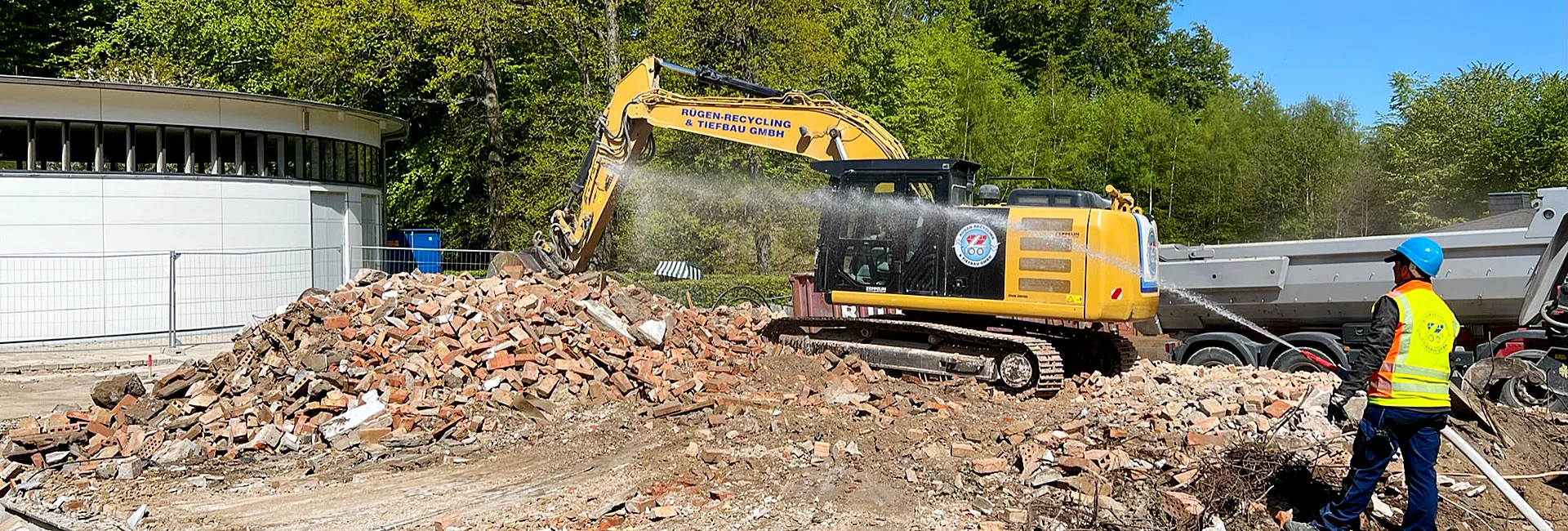 Firma für Abbruch auf Rügen - Rügen Recycling & Tiefbau GmbH